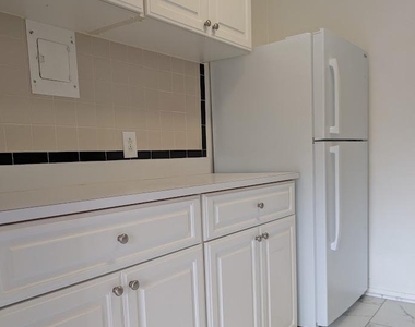 2903 Charing Cross Road - Photo Thumbnail 5