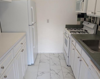 2903 Charing Cross Road - Photo Thumbnail 3
