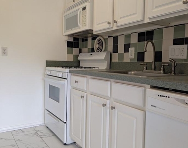 2903 Charing Cross Road - Photo Thumbnail 4