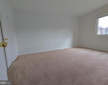 2903 Charing Cross Road - Photo Thumbnail 13