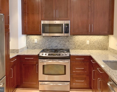 8220 Crestwood Heights Drive - Photo Thumbnail 6