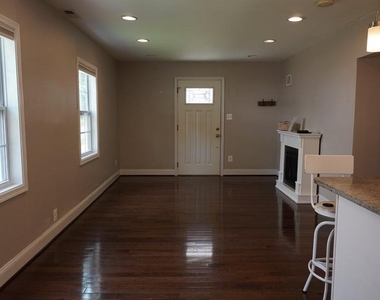 2006 Griffith Road - Photo Thumbnail 4