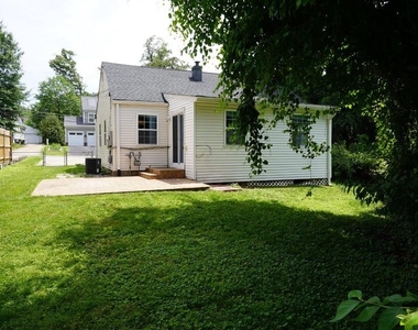 2006 Griffith Road - Photo Thumbnail 8