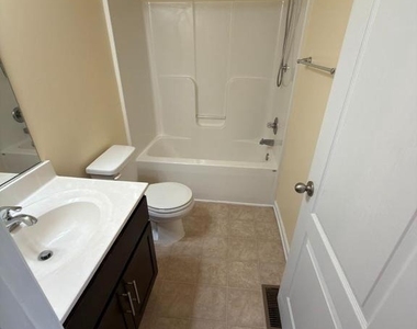 180 Schramm - Photo Thumbnail 2