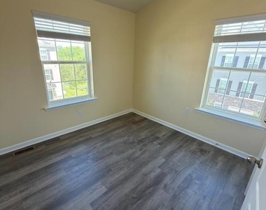 180 Schramm - Photo Thumbnail 1