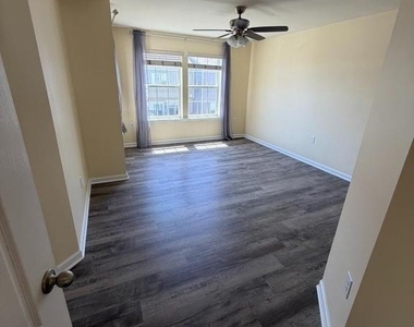 180 Schramm - Photo Thumbnail 5