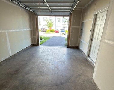 180 Schramm - Photo Thumbnail 12