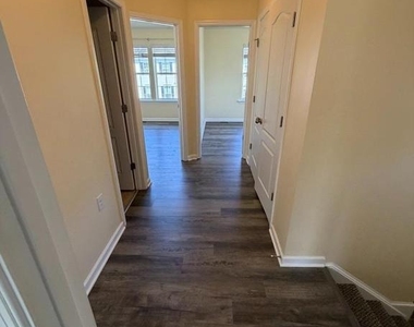 180 Schramm - Photo Thumbnail 26
