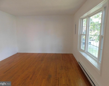 230 Waterford Lane - Photo Thumbnail 2