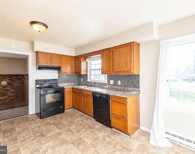 120 Meadowlark Lane - Photo Thumbnail 8