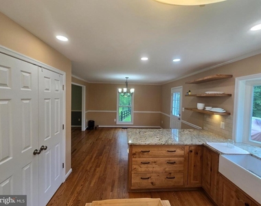 5712 John Barton Payne Road - Photo Thumbnail 12