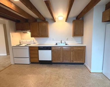 319 William Street - Photo Thumbnail 6