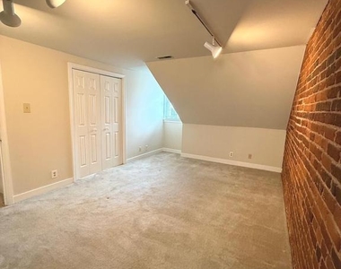 319 William Street - Photo Thumbnail 4