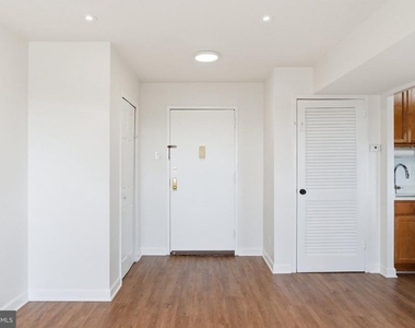 5340 Holmes Run Parkway - Photo Thumbnail 4