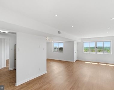 5340 Holmes Run Parkway - Photo Thumbnail 5