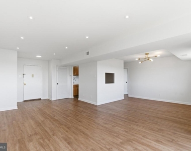 5340 Holmes Run Parkway - Photo Thumbnail 6