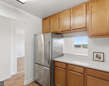 5340 Holmes Run Parkway - Photo Thumbnail 11
