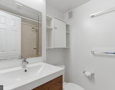 5340 Holmes Run Parkway - Photo Thumbnail 17