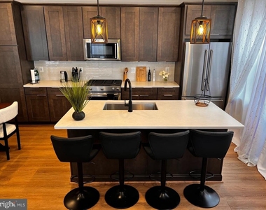 4989 Eisenhower Avenue - Photo Thumbnail 14
