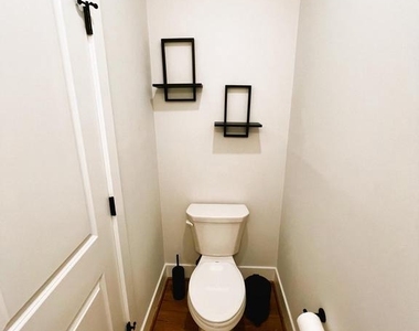 4989 Eisenhower Avenue - Photo Thumbnail 20