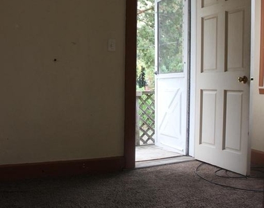 42 Laurel Street - Photo Thumbnail 3