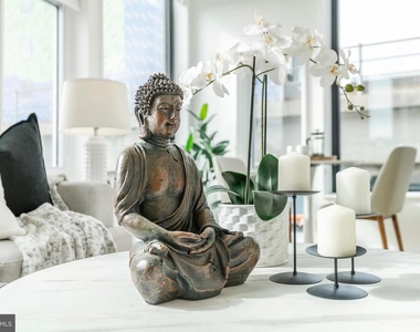 1131 N Front Street - Photo Thumbnail 8