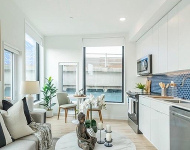 1131 N Front Street - Photo Thumbnail 6