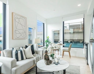 1131 N Front Street - Photo Thumbnail 4