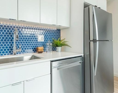 1131 N Front Street - Photo Thumbnail 15
