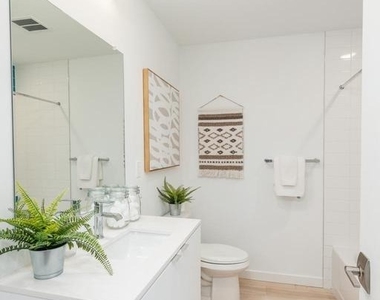 1131 N Front Street - Photo Thumbnail 27