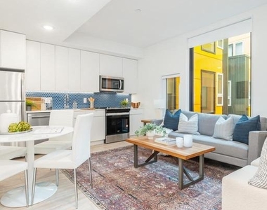 1131 N Front Street - Photo Thumbnail 10