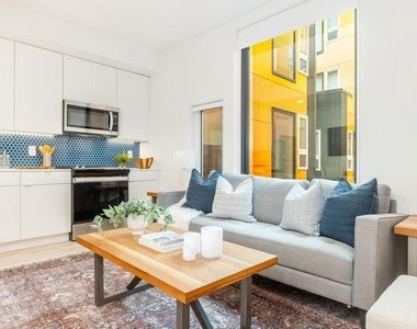 1131 N Front Street - Photo Thumbnail 8