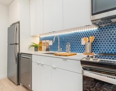 1131 N Front Street - Photo Thumbnail 17