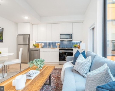 1131 N Front Street - Photo Thumbnail 4