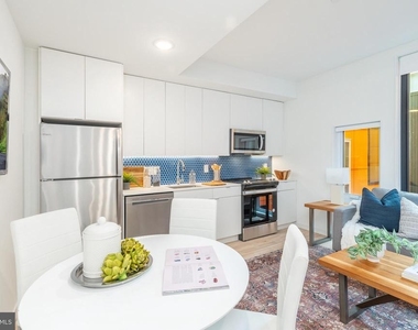 1131 N Front Street - Photo Thumbnail 3