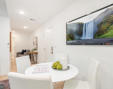 1131 N Front Street - Photo Thumbnail 14