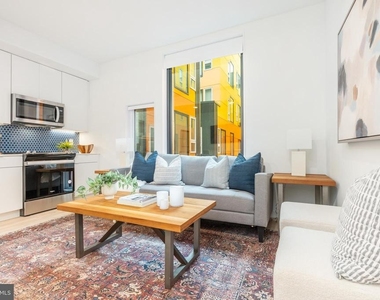 1131 N Front Street - Photo Thumbnail 5