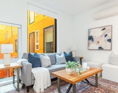 1131 N Front Street - Photo Thumbnail 7