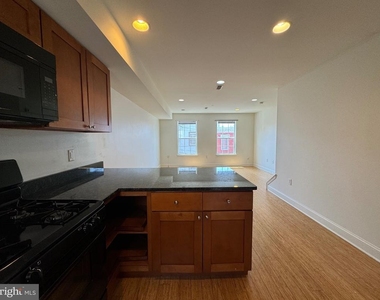 1131 W Nevada Street - Photo Thumbnail 5