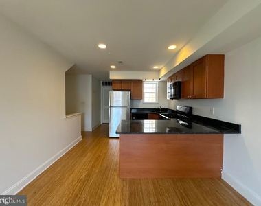 1131 W Nevada Street - Photo Thumbnail 4