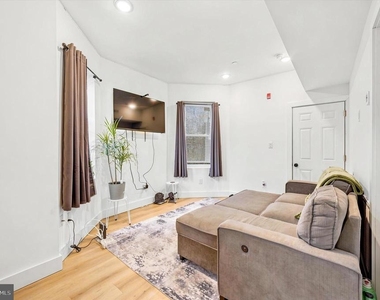 2319 N 33rd Street - Photo Thumbnail 3