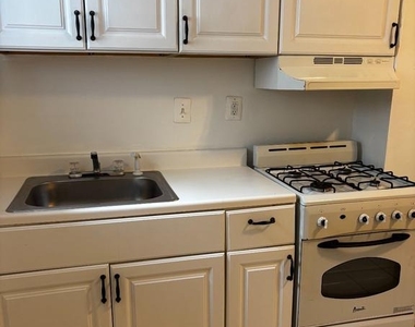 918 S 12th Street - Photo Thumbnail 5