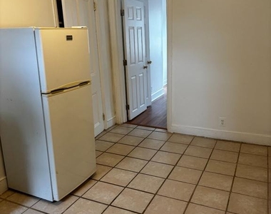 918 S 12th Street - Photo Thumbnail 3