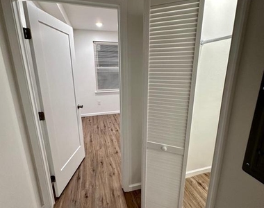 4224 Brown Street - Photo Thumbnail 5