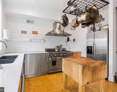2020 E Fletcher Street - Photo Thumbnail 8