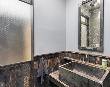 2020 E Fletcher Street - Photo Thumbnail 11