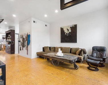 2020 E Fletcher Street - Photo Thumbnail 3