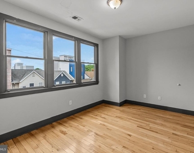 1805 N 18th Street - Photo Thumbnail 14