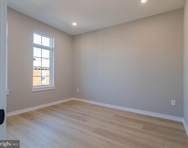 769 S 10th Street - Photo Thumbnail 4
