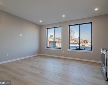 769 S 10th Street - Photo Thumbnail 2
